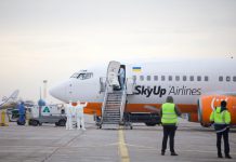 Борт с эвакуированными из Китая приземлился в Украине. Последние новости