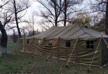 В больнице Павлограда установили палатку для возможной сортировки больных