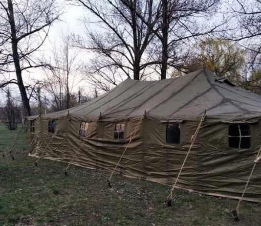 В больнице Павлограда установили палатку для возможной сортировки больных