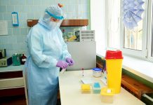 Трем павлоградцам сделали экспресс-тесты на СOVID-19: какой результат