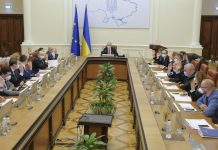 Все в масках и запрет на прогулки в парках: Правительство усиливает карантин