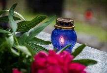 Павлоградка втянула дочь в кражу… на кладбище