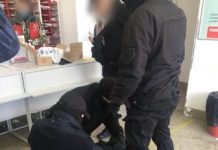 Павлоградца задержали при продаже пистолетов