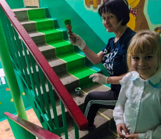 В Павлограде художница разрисовала подъезд (ФОТО и ВИДЕО)