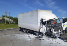 В Павлограде грузовик въехал в электроопору, есть пострадавший (ФОТО и ВИДЕО)