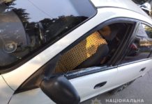 За отказ подвезти павлоградец разбил стекло машины