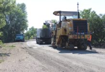 Начали ремонт дороги, стратегической для перевозки шахтеров