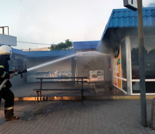 На автостанции Павлограда горел магазин (ВИДЕО)