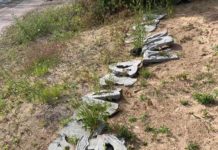 В Бирюзовом переулке вандалы сломали ограду детской площадки