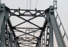 В Павлограде на железнодорожном мосту погиб подросток