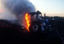 На поле в Самарском сгорел трактор