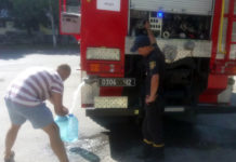 Павлоградцам помогали с водой спасатели