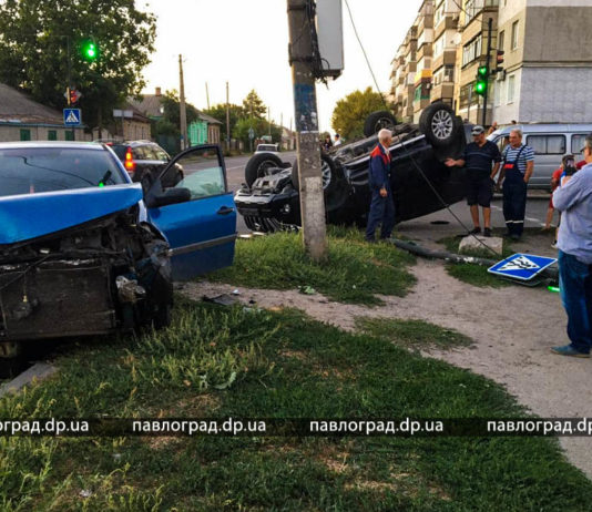 В Павлограде в результате ДТП перевернулась машина (ФОТО и ВИДЕО)