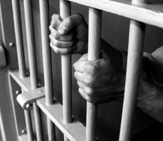 Суд вынес приговор павлоградцу, ограбившему школьника