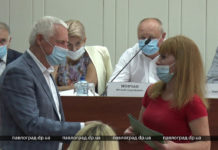 В Павлограде девушке-сироте вручили ордер на квартиру