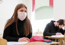 Студенты Днепра просят перевести их на дистанционку