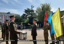 Военный оркестр и награда посмертно: в Павлограде попрощались с погибшим