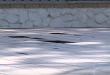 «Мы идем в Европу?»: Неизвестные проломили новую сцену в сквере им. Шевченко (ВИДЕО)