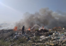 Под Павлоградом горит 2 000 метров свалки