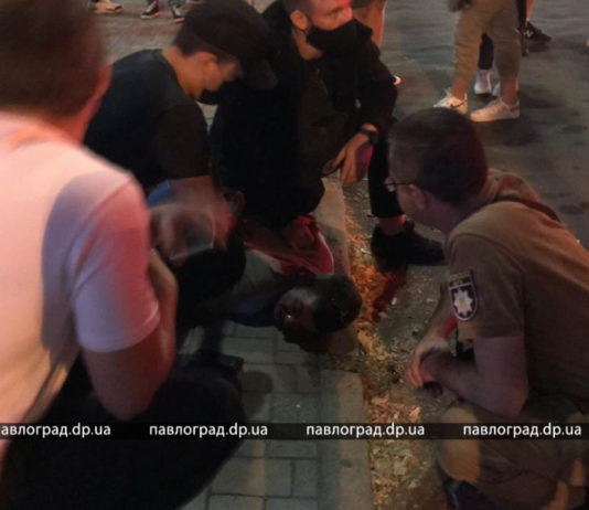 В центре Павлограда задержали «дебоширов» с ножом (ВИДЕО)