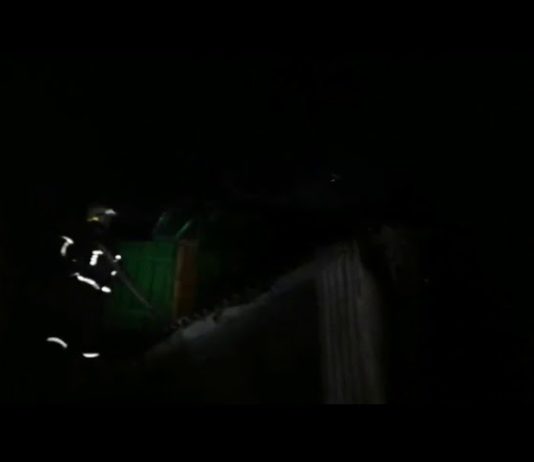 В Терновке ночью сгорела крыша дома (ВИДЕО)