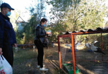 Спасатели привезли вкусные подарки для животных Станции юннатов