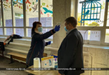 В Павлограде стартовали выборы. Вовремя ли открылись участки? (ФОТОФАКТ)