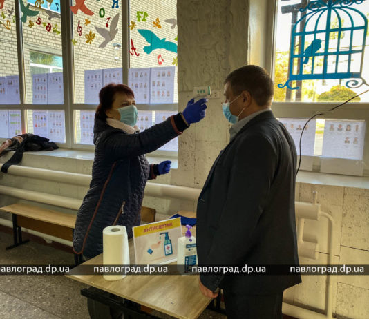 В Павлограде стартовали выборы. Вовремя ли открылись участки? (ФОТОФАКТ)