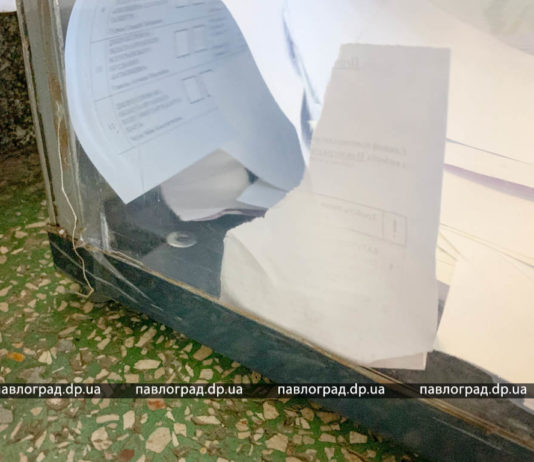 В Павлограде на одном из участков женщина пыталась забрать бюллетень с собой