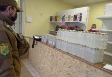 В Павлограде возле школы торговали нелегальным алкоголем и сигаретами