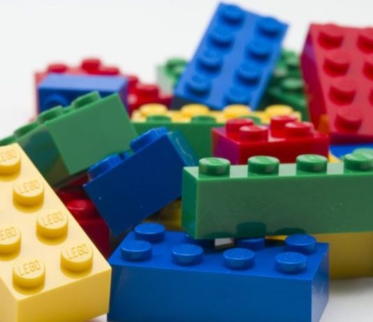 Первоклассники Павлограда обучаются с конструкторами LEGO