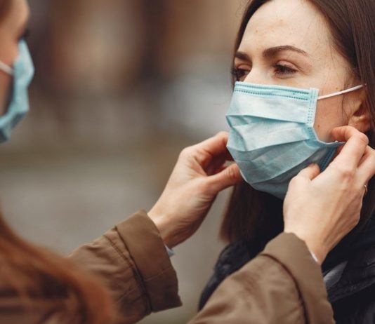 Завтра павлоградцев начнут штрафовать за неношение маски