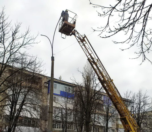 КП «Павлоград-Свет» обновляет освещение на улицах города