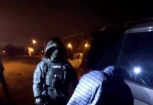 В Варваровке мужчина ударил родственника топором и ударился в бега