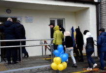 4 семьи ВПЛ из Першотравенска встретят Рождество в новых квартирах (ФОТО и ВИДЕО)