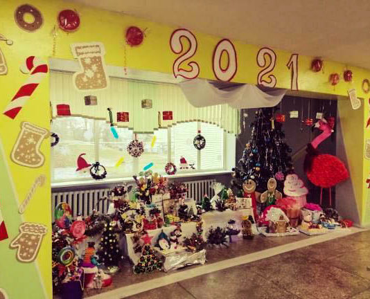 Павлоградская школа №11 превратилась в «Мир сладостей» (ФОТОФАКТ)