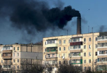 «Черный-черный снег»: в сеть выложили фото Терновки, отапливаемой углем