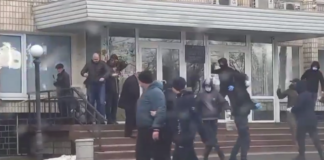 В Павлограде активистов закидали фекалиями (ФОТО и ВИДЕО)