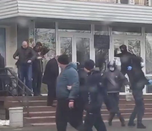 В Павлограде активистов закидали фекалиями (ФОТО и ВИДЕО)