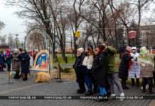 В Сочельник в Павлограде прошел рождественский флешмоб