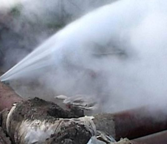 Водовод на Терновку снова порвался