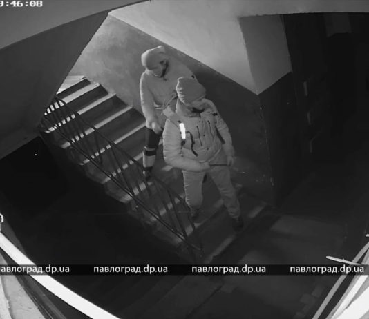 Узнай “героев” на видео: в Павлограде на Новый год воры украли 4 велосипеда