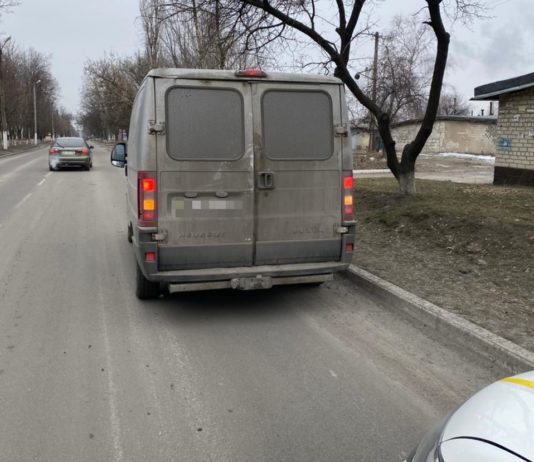 В Терновке остановили две машины непонятного происхождения