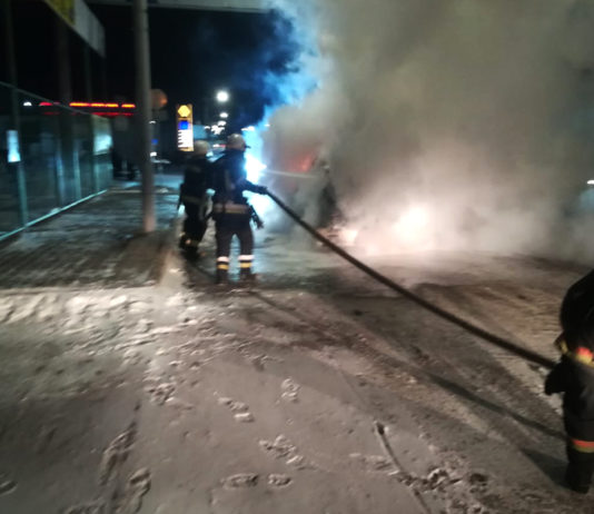 В Павлограде на Днепровской горел автомобиль