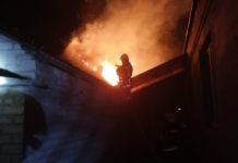 В Павлограде сгорел гараж и летняя кухня (ВИДЕО)