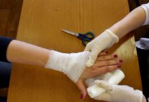 Из-за неразделенного имущества павлоградка облила сестру кипятком