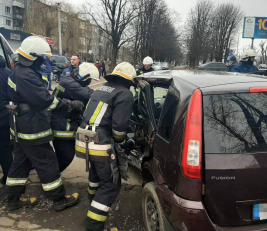 Полиция Павлограда устанавливает обстоятельства ДТП на Западнодонбасской