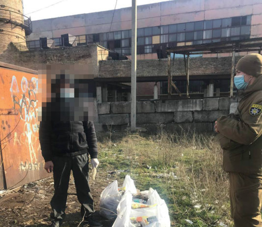 Кололся прямо возле школы: «муниципалы» облагоразумили наркомана