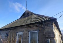 В Павлоградском районе горела крыша дома