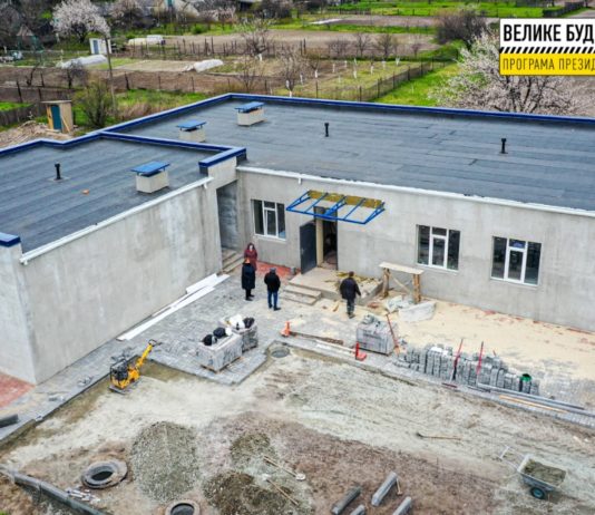 Собственную лабораторию и телемедицинский комплекс получит семейная пара врачей в Павлоградском районе